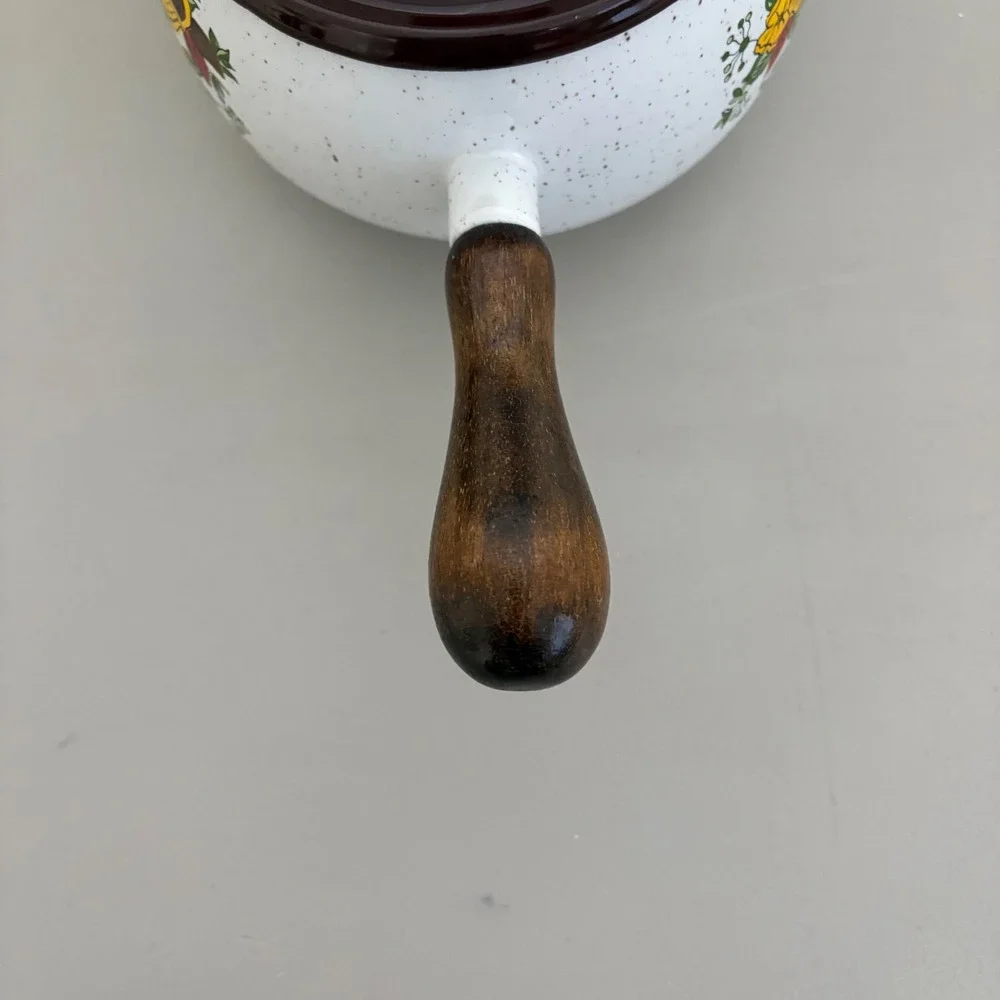 VTG Enamelware‎ Sauce Pan with Lid Fruit Floral Motif Wooden Handle Speckled
